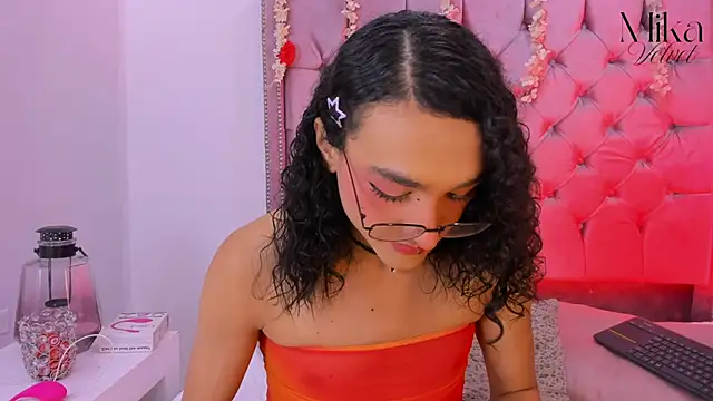 Mika  velvet online show from February 20, 8:33 pm