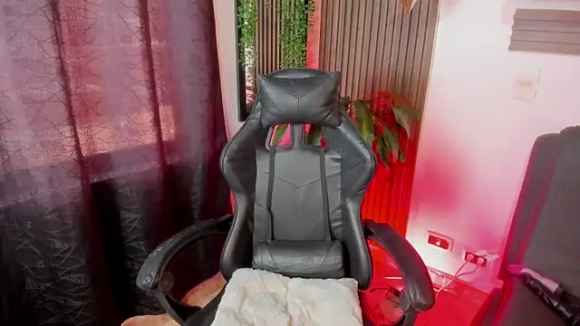 Melany 27 online show from December 2, 4:43 pm