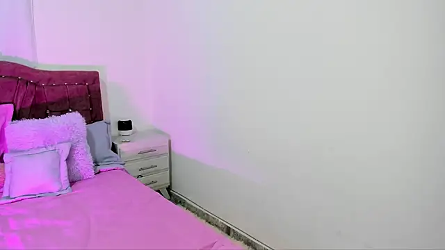 yourlatina emely online show from November 27, 2:41 pm