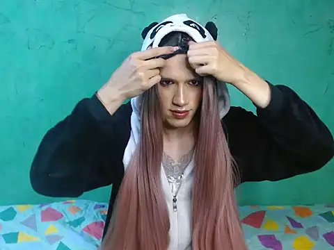 foxxy lee13 online show from March 5, 6:40 am