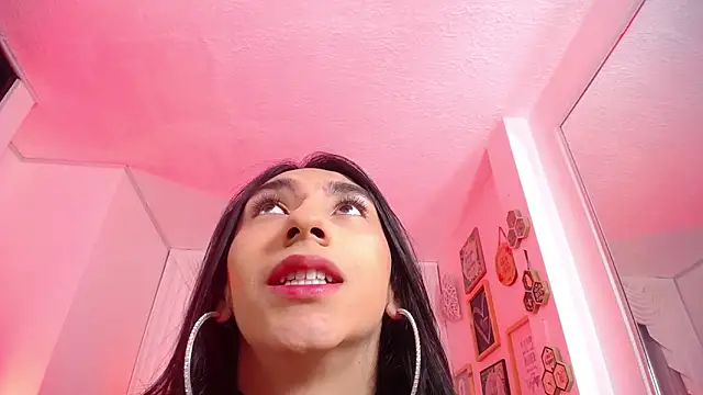 IsabelleDaza online show from December 19, 12:43 pm