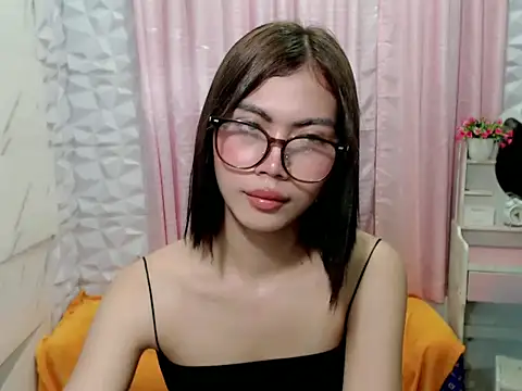 Ur hottestdella online show from December 19, 6:24 pm