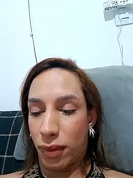 ofjuliaa online show from January 14, 9:13 pm