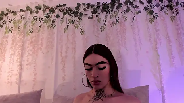 lizz lunna online show from March 2, 9:00 pm