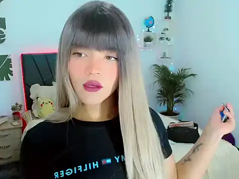 ZoeSchmmit online show from July 11, 7:29 pm