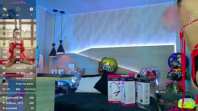 kylliefox  online show from November 1, 2:25 pm