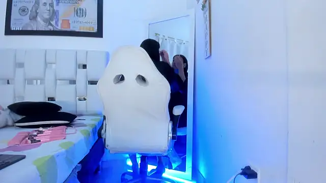 isabellalovestory online show from February 10, 5:14 am