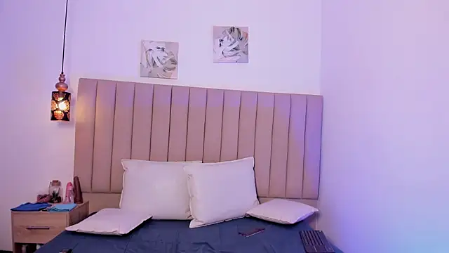 Dennise Sinclair online show from February 28, 9:43 pm