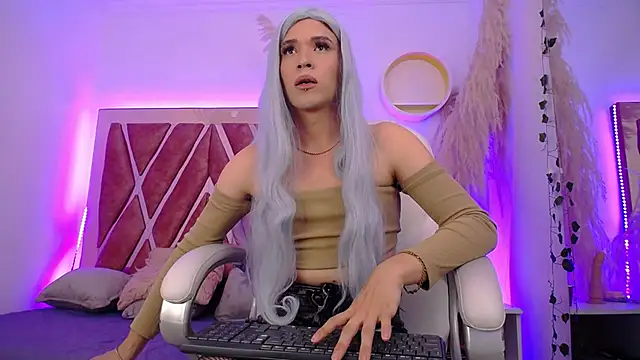 Evelyn Thomas online show from February 28, 7:53 pm