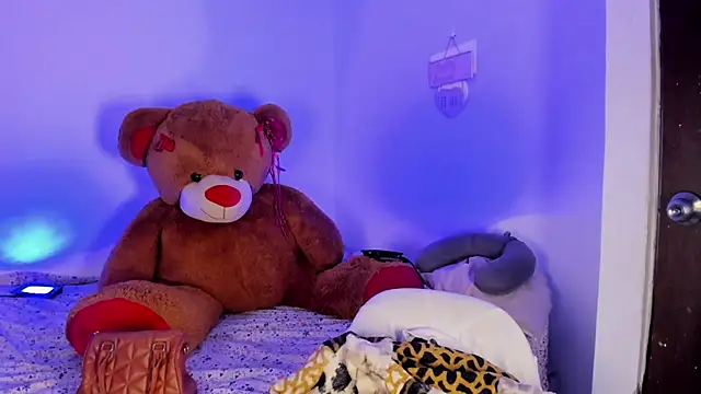 nikolle mistrreHots online show from July 6, 1:23 am