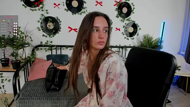 NicoleWells22 online show from May 17, 3:50 am
