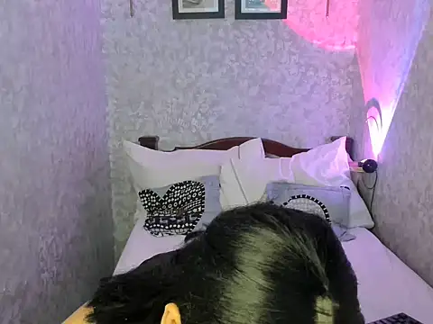 emily rosue  online show from July 25, 2:09 am