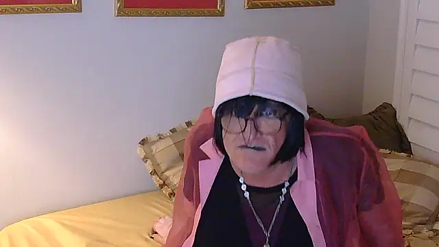 HelloKittyLapDog online show from May 6, 3:46 am