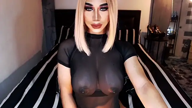Snapshot of MassiveCockxMistress chatting on October 17, 2:42 pm MassiveCockxMistress online show from October 17, 2:42 pm