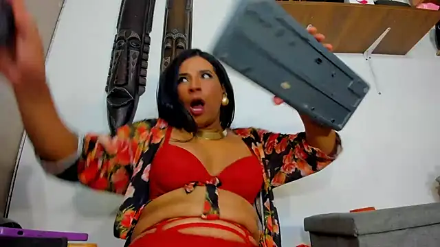 Snapshot of sashasweethot chatting on January 6, 7:13 pm sashasweethot online show from January 6, 7:13 pm