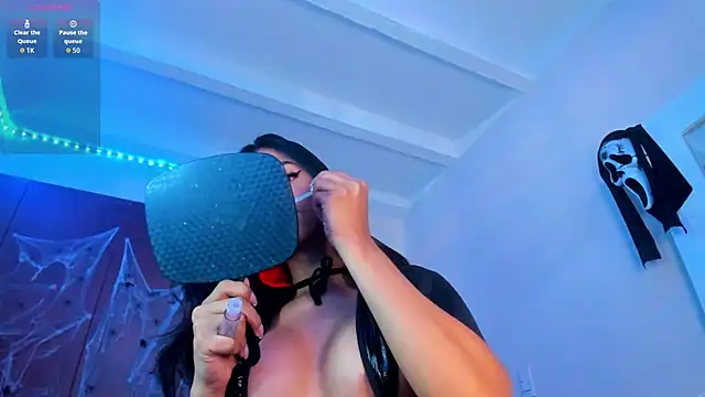 divinesalome online show from October 11, 7:49 pm