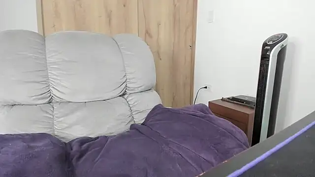 xspecialoomx online show from February 26, 2:11 pm