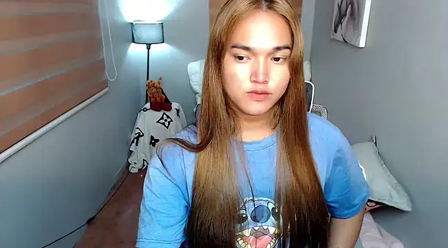 MoaningKylie online show from December 8, 9:32 pm