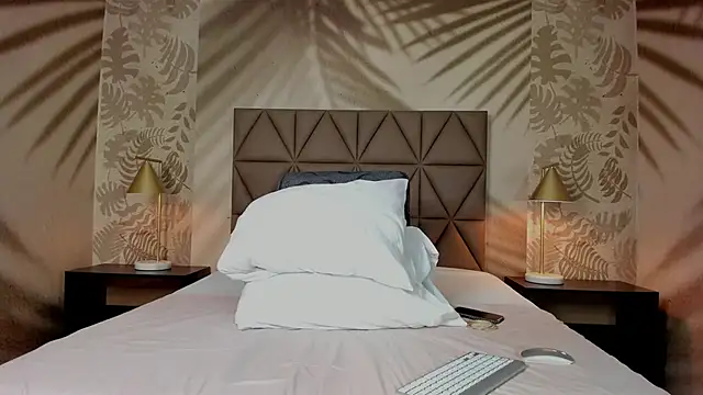 Scarleett 22 online show from February 24, 8:02 pm