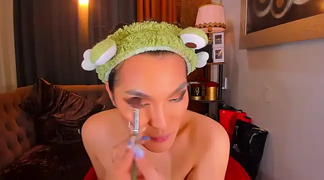 ChalanieFox online show from December 18, 7:52 pm