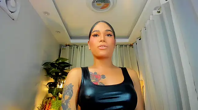 Snapshot of MistressSatisfactionOnTop chatting on February 18, 5:33 pm MistressSatisfactionOnTop online show from February 18, 5:33 pm