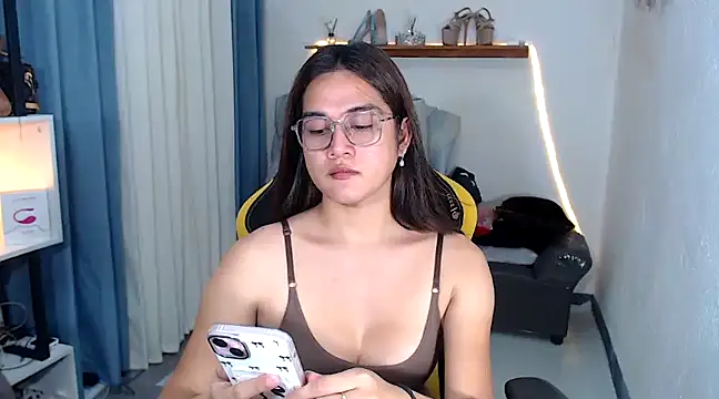 MarieLoveGlamorous online show from February 1, 1:51 pm