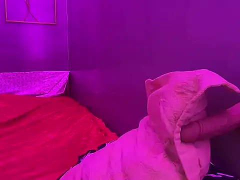 Delicate Savannah online show from September 11, 6:10 am