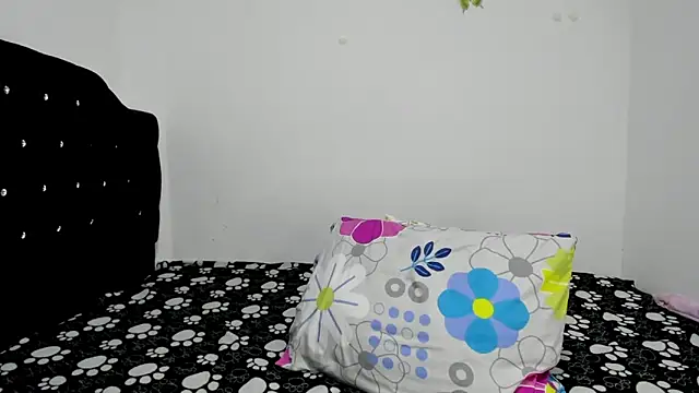 valentine loves online show from February 6, 11:54 pm