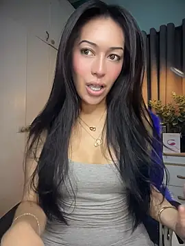 Jasmine Elcock online show from June 5, 5:19 pm