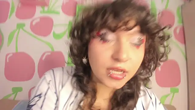 Snapshot of moraazul_sweet chatting on October 24, 4:12 pm moraazul sweet online show from October 24, 4:12 pm