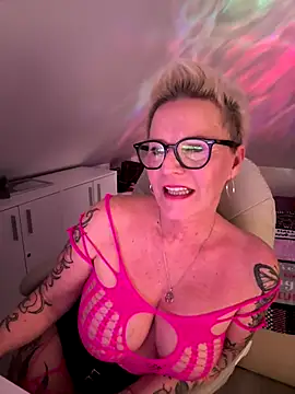 German Milf online show from December 18, 2:44 pm