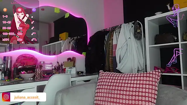 Snapshot of caroline_cossei chatting on January 19, 11:53 pm caroline cossei online show from January 19, 11:53 pm