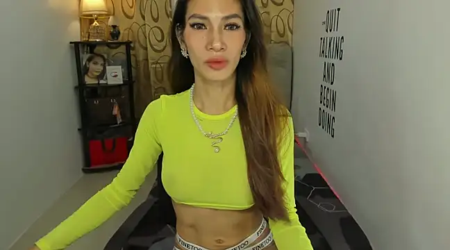 Trixie Mattel21 online show from December 14, 11:12 pm