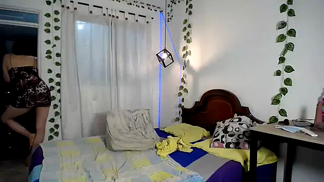 ivonne  hott1 online show from November 7, 11:05 pm