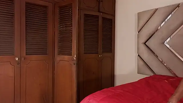 Snapshot of Raven_foxter1 chatting on September 20, 6:57 pm Raven foxter1 online show from September 20, 6:57 pm