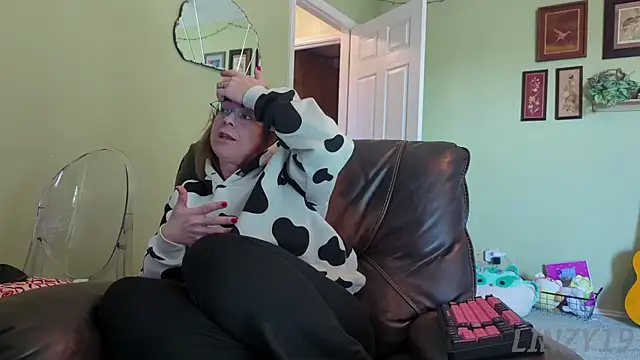 Linzy 19 online show from November 7, 5:02 pm